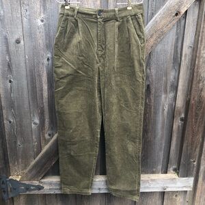 Corduroy High Waisted pants in Olive Green